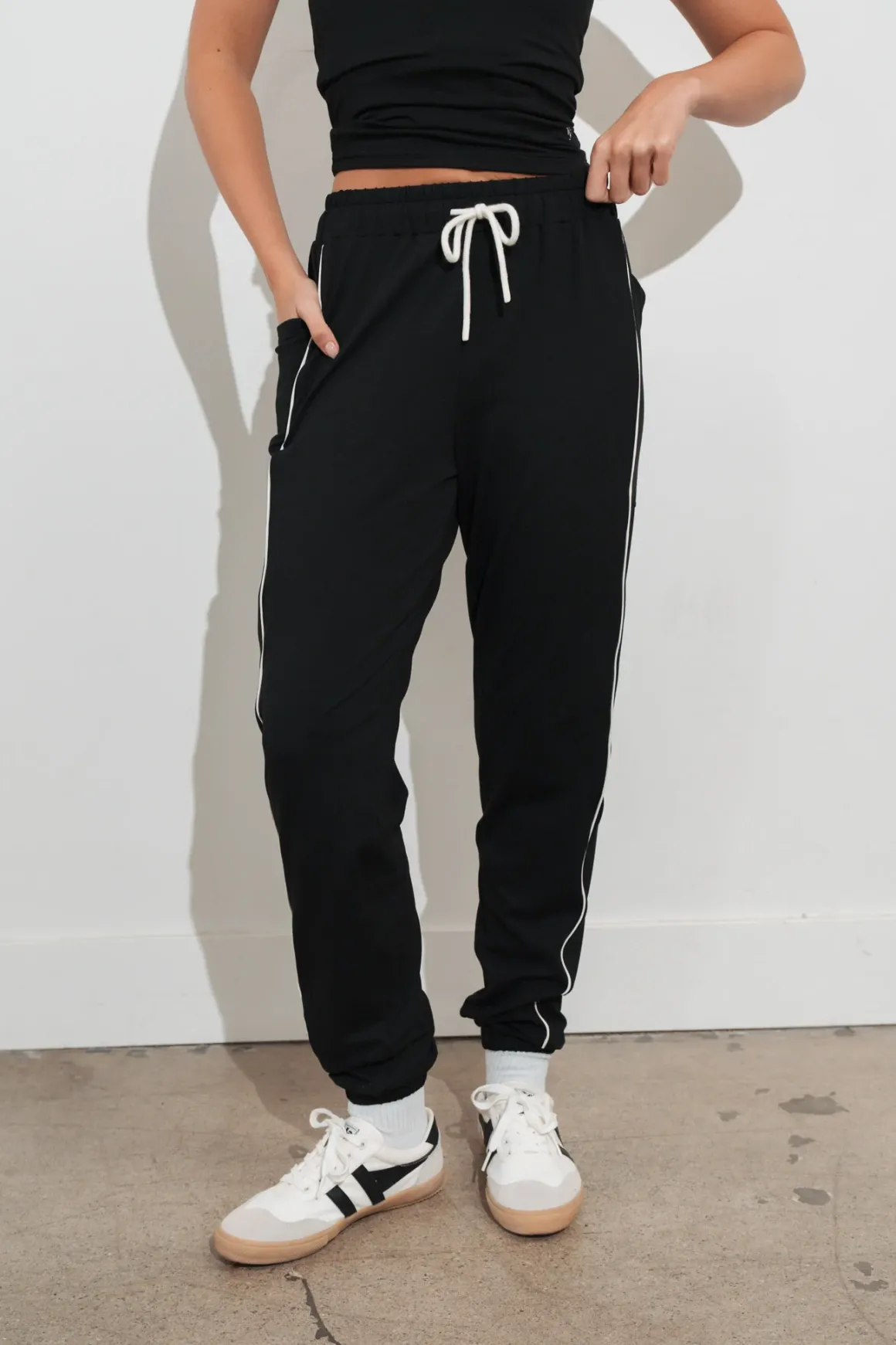Vitality Motive® Jogger - Midnight Contrast